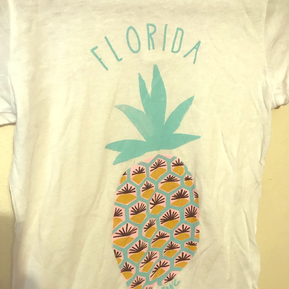 ⭐️5/25⭐️ Girls Billabong pineapple shirt